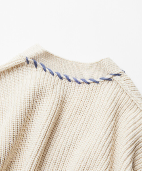 FREAK'S STORE(フリークスストア)の「限定展開 リラックスフィット ハンドステッチデザイン 畦編み ニット カーディガン(カーディガン/ボレロ・メンズ・チャコールグレー/ブラック/オフホワイト/ブラウン・MEDIUM/LARGE)」の9枚目の写真