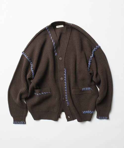 FREAK'S STORE(フリークスストア)の「限定展開 リラックスフィット ハンドステッチデザイン 畦編み ニット カーディガン(カーディガン/ボレロ・メンズ・チャコールグレー/ブラック/オフホワイト/ブラウン・MEDIUM/LARGE)」の10枚目の写真