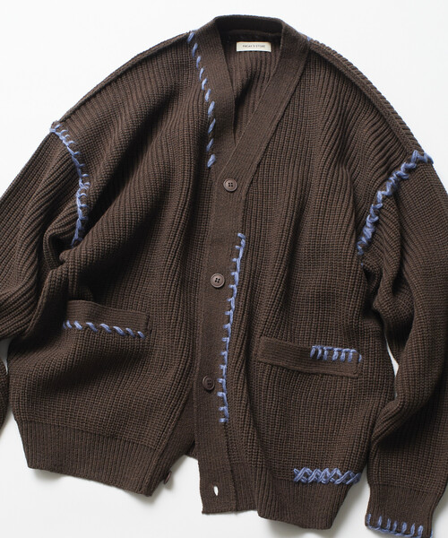 FREAK'S STORE(フリークスストア)の「限定展開 リラックスフィット ハンドステッチデザイン 畦編み ニット カーディガン(カーディガン/ボレロ・メンズ・チャコールグレー/ブラック/オフホワイト/ブラウン・MEDIUM/LARGE)」の11枚目の写真
