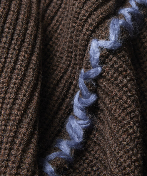 FREAK'S STORE(フリークスストア)の「限定展開 リラックスフィット ハンドステッチデザイン 畦編み ニット カーディガン(カーディガン/ボレロ・メンズ・チャコールグレー/ブラック/オフホワイト/ブラウン・MEDIUM/LARGE)」の12枚目の写真