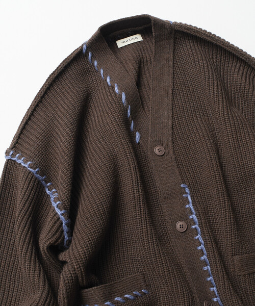 FREAK'S STORE(フリークスストア)の「限定展開 リラックスフィット ハンドステッチデザイン 畦編み ニット カーディガン(カーディガン/ボレロ・メンズ・チャコールグレー/ブラック/オフホワイト/ブラウン・MEDIUM/LARGE)」の13枚目の写真