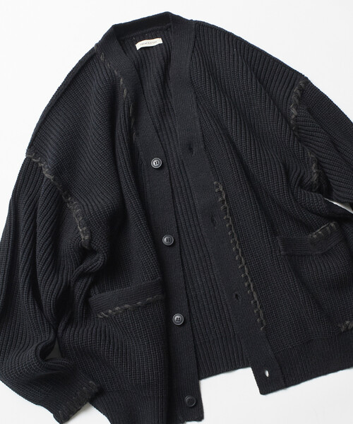 FREAK'S STORE(フリークスストア)の「限定展開 リラックスフィット ハンドステッチデザイン 畦編み ニット カーディガン(カーディガン/ボレロ・メンズ・チャコールグレー/ブラック/オフホワイト/ブラウン・MEDIUM/LARGE)」の19枚目の写真