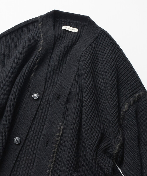 FREAK'S STORE(フリークスストア)の「限定展開 リラックスフィット ハンドステッチデザイン 畦編み ニット カーディガン(カーディガン/ボレロ・メンズ・チャコールグレー/ブラック/オフホワイト/ブラウン・MEDIUM/LARGE)」の21枚目の写真