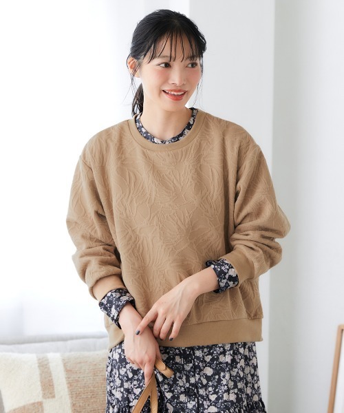 SMILE LAND(スマイルランド)の「<大きいサイズ>ふくれフラワージャガードゆるシルエットプルオーバー(Tシャツ/カットソー・レディース・ベージュ/ブラック/セージグリーン/グレー・L/LL/3L/4L/5L)」の1枚目の写真