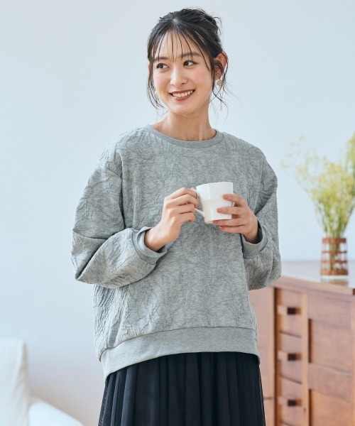 SMILE LAND(スマイルランド)の「<大きいサイズ>ふくれフラワージャガードゆるシルエットプルオーバー(Tシャツ/カットソー・レディース・ベージュ/ブラック/セージグリーン/グレー・L/LL/3L/4L/5L)」の3枚目の写真