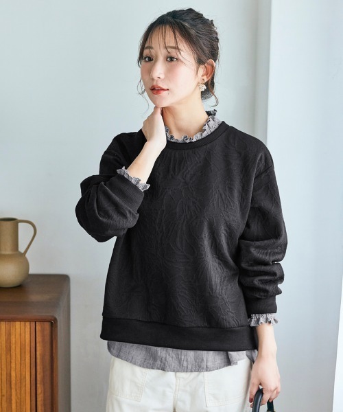 SMILE LAND(スマイルランド)の「<大きいサイズ>ふくれフラワージャガードゆるシルエットプルオーバー(Tシャツ/カットソー・レディース・ベージュ/ブラック/セージグリーン/グレー・L/LL/3L/4L/5L)」の2枚目の写真