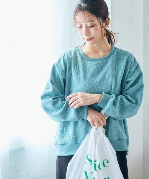 SMILE LAND(スマイルランド)の「<大きいサイズ>ふくれフラワージャガードゆるシルエットプルオーバー(Tシャツ/カットソー・レディース・ベージュ/ブラック/セージグリーン/グレー・L/LL/3L/4L/5L)」の6枚目の写真