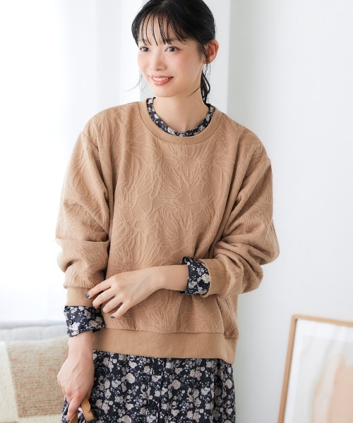 SMILE LAND(スマイルランド)の「<大きいサイズ>ふくれフラワージャガードゆるシルエットプルオーバー(Tシャツ/カットソー・レディース・ベージュ/ブラック/セージグリーン/グレー・L/LL/3L/4L/5L)」の8枚目の写真
