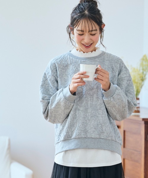 SMILE LAND(スマイルランド)の「<大きいサイズ>ふくれフラワージャガードゆるシルエットプルオーバー(Tシャツ/カットソー・レディース・ベージュ/ブラック/セージグリーン/グレー・L/LL/3L/4L/5L)」の10枚目の写真