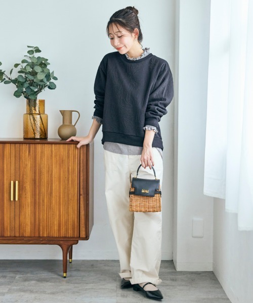 SMILE LAND(スマイルランド)の「<大きいサイズ>ふくれフラワージャガードゆるシルエットプルオーバー(Tシャツ/カットソー・レディース・ベージュ/ブラック/セージグリーン/グレー・L/LL/3L/4L/5L)」の11枚目の写真