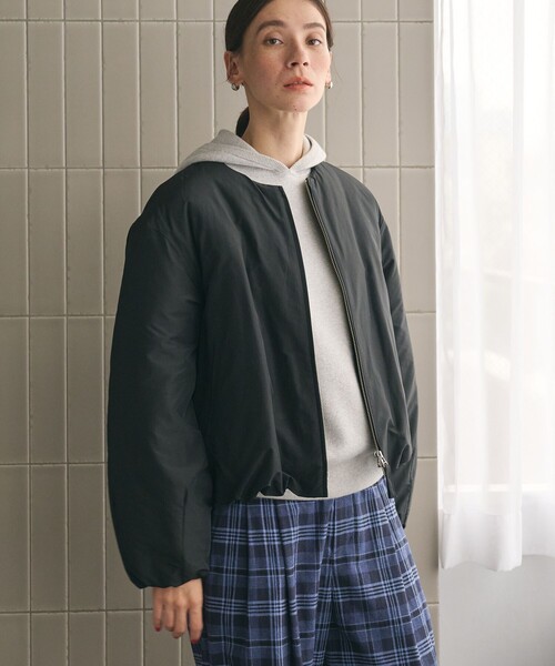 BEAUTY&YOUTH UNITED ARROWS（ビューティーアンドユースユナイテッドアローズ）の「ポリエステルブレンド ノーカラーバルーンジップブルゾン（ブルゾン・レディース・ブラック/オフホワイト/モカ・M/S）」の4枚目の写真