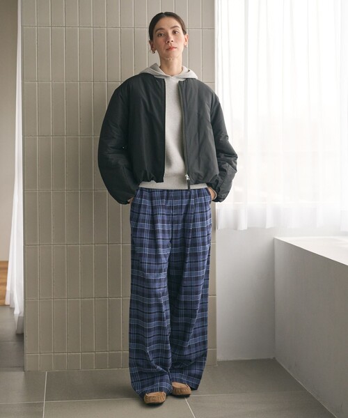 BEAUTY&YOUTH UNITED ARROWS（ビューティーアンドユースユナイテッドアローズ）の「ポリエステルブレンド ノーカラーバルーンジップブルゾン（ブルゾン・レディース・ブラック/オフホワイト/モカ・M/S）」の7枚目の写真