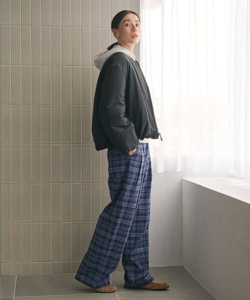 BEAUTY&YOUTH UNITED ARROWS（ビューティーアンドユースユナイテッドアローズ）の「ポリエステルブレンド ノーカラーバルーンジップブルゾン（ブルゾン・レディース・ブラック/オフホワイト/モカ・M/S）」の9枚目の写真