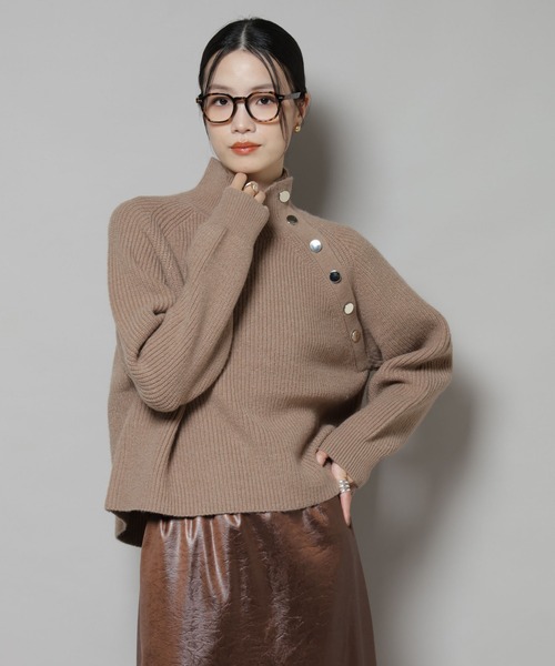 NANO universe（ナノユニバース）の「釦ディティールニットプルオーバー（ニット/セーター・レディース・グレー/ベージュ/ネイビー・FREE）」の2枚目の写真