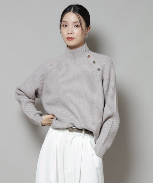 NANO universe（ナノユニバース）の「釦ディティールニットプルオーバー（ニット/セーター・レディース・グレー/ベージュ/ネイビー・FREE）」の13枚目の写真