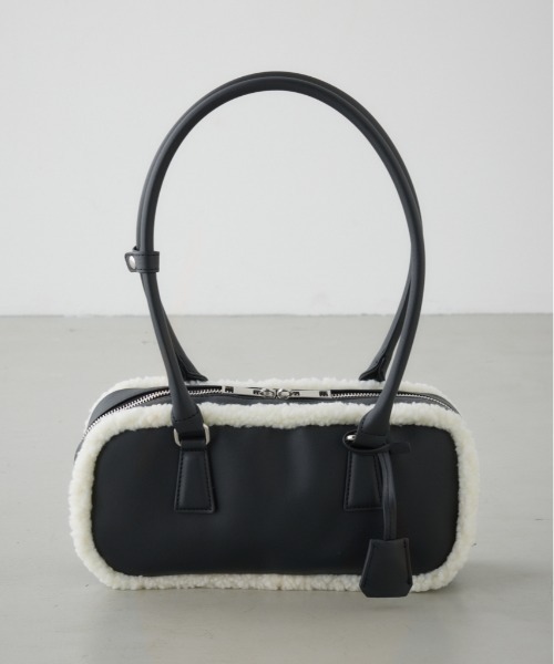 AZUL by moussy(アズールバイマウジー)の「フェイクムートンスクエアトートバッグ(ハンドバッグ・レディース・ブラック/キャメル・FREE)」の1枚目の写真