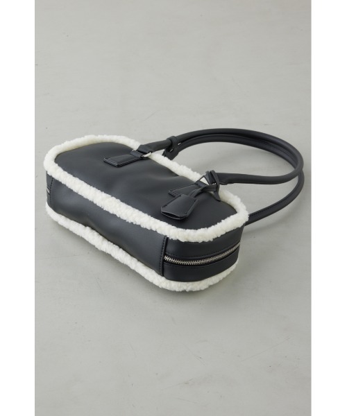 AZUL by moussy(アズールバイマウジー)の「フェイクムートンスクエアトートバッグ(ハンドバッグ・レディース・ブラック/キャメル・FREE)」の9枚目の写真