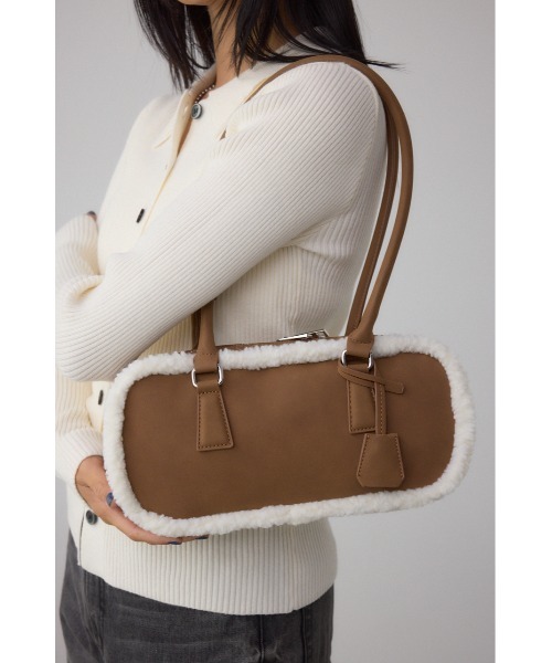 AZUL by moussy(アズールバイマウジー)の「フェイクムートンスクエアトートバッグ(ハンドバッグ・レディース・ブラック/キャメル・FREE)」の14枚目の写真
