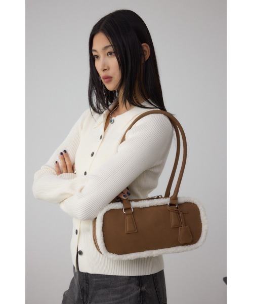 AZUL by moussy(アズールバイマウジー)の「フェイクムートンスクエアトートバッグ(ハンドバッグ・レディース・ブラック/キャメル・FREE)」の15枚目の写真