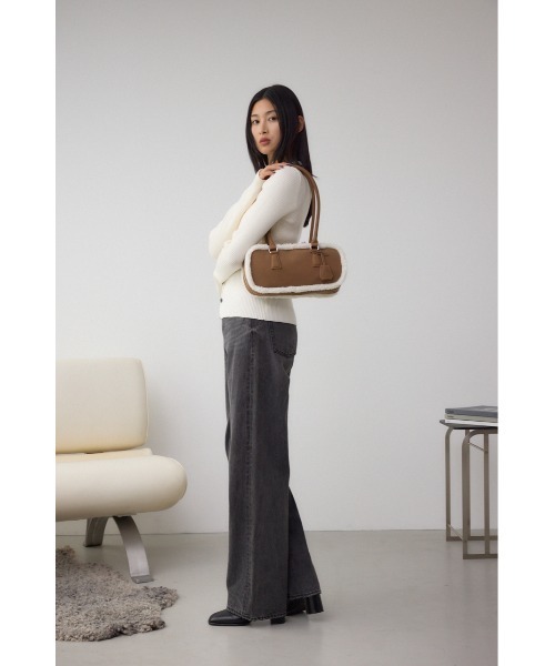 AZUL by moussy(アズールバイマウジー)の「フェイクムートンスクエアトートバッグ(ハンドバッグ・レディース・ブラック/キャメル・FREE)」の16枚目の写真