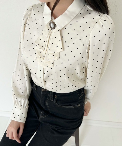 an another angelus（アンアナザーアンジェラス）の「ブローチ付きドットブラウス/fint フィント（シャツ/ブラウス・レディース・ブラック×ホワイト/ホワイト×ブラック・FREE）」の4枚目の写真