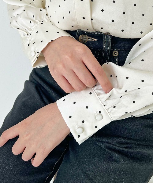 an another angelus（アンアナザーアンジェラス）の「ブローチ付きドットブラウス/fint フィント（シャツ/ブラウス・レディース・ブラック×ホワイト/ホワイト×ブラック・FREE）」の6枚目の写真