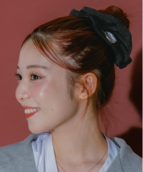 JEANASIS(ジーナシス)の「【marimo企画】CHARM BIG chouchou/595541(シュシュ・レディース・ホワイト系その他/ブラック/ホワイト・FREE)」の3枚目の写真