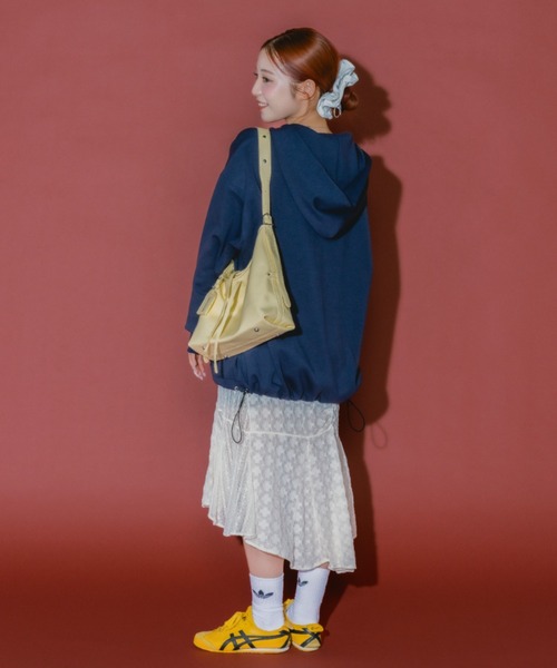 JEANASIS(ジーナシス)の「【marimo企画】CHARM BIG chouchou/595541(シュシュ・レディース・ホワイト系その他/ブラック/ホワイト・FREE)」の4枚目の写真