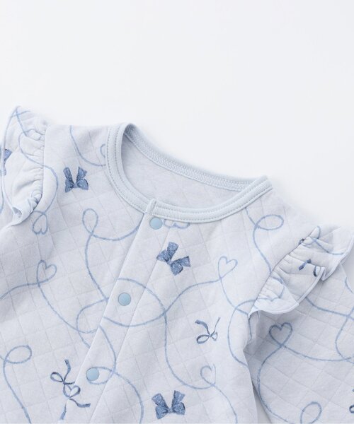 Ampersand(アンパサンド)の「【リンク】リボン柄ニットキルトカバーオール(ロンパース・キッズ・オフホワイト/サックスブルー・60/70/80)」の5枚目の写真