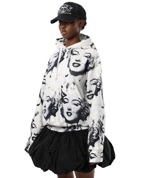 VAQUERA（バケラ）の「VAQUERA/ヴァケラ/MARILYN HOODIE KNIT 