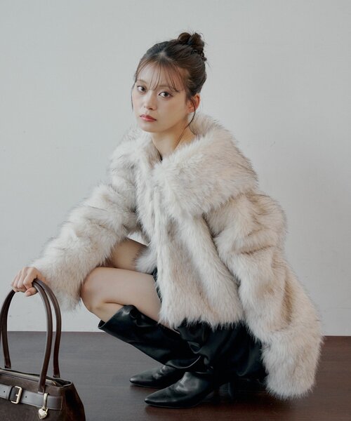 Chico アイボリー ファーコート ベルト付き Chico アイボリー ファーコート ベルト付き Chico（チコ）の「【WEB