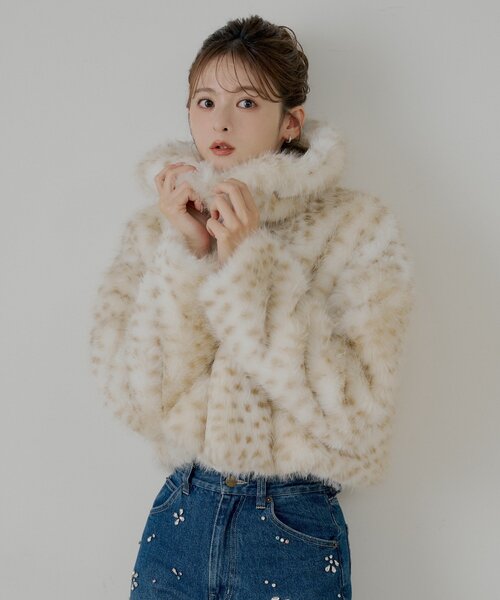 Chico(チコ)の「ファーショートコート(その他アウター・レディース・ブラウン/ベージュ系その他2/ベージュ/アイボリー/ホワイト系その他2・FREE)」の14枚目の写真