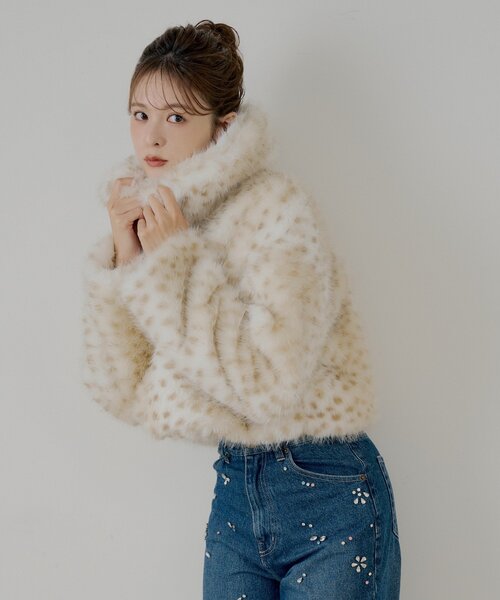 Chico(チコ)の「ファーショートコート(その他アウター・レディース・ブラウン/ベージュ系その他2/ベージュ/アイボリー/ホワイト系その他2・FREE)」の16枚目の写真