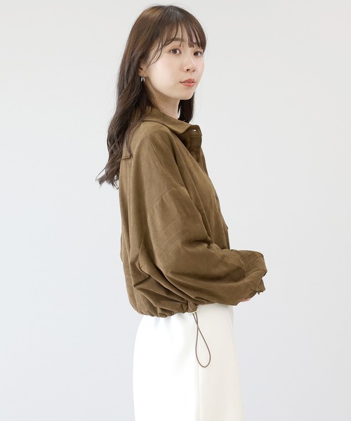 Aletta vita（アレッタビータ）の「フェイクスエード裾ドロストシャツ（シャツ/ブラウス・レディース・ライトベージュ/ブラウン・M）」の4枚目の写真