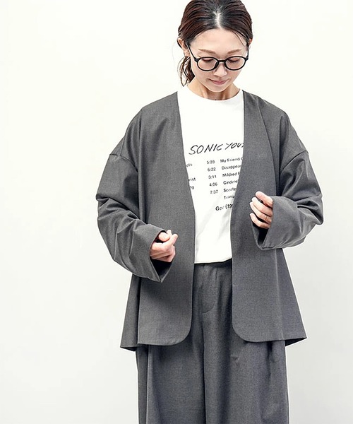 SOLAMONAT LARME(ソラモナラーム)の「ノーカラーワイドジャケット(ノーカラージャケット・レディース・ブラック/ベージュ/チャコール/グレー・40)」の4枚目の写真