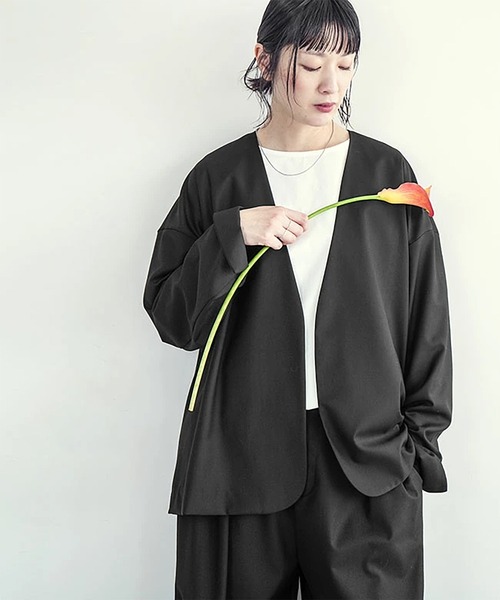 SOLAMONAT LARME(ソラモナラーム)の「ノーカラーワイドジャケット(ノーカラージャケット・レディース・ブラック/ベージュ/チャコール/グレー・40)」の2枚目の写真