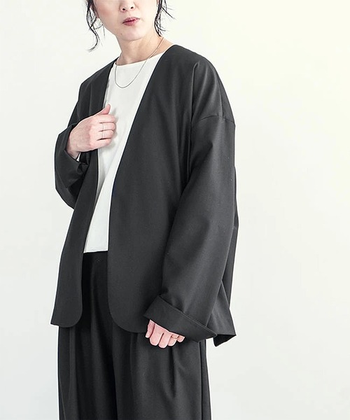 SOLAMONAT LARME(ソラモナラーム)の「ノーカラーワイドジャケット(ノーカラージャケット・レディース・ブラック/ベージュ/チャコール/グレー・40)」の5枚目の写真