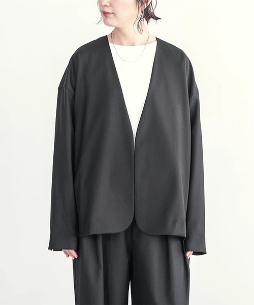 SOLAMONAT LARME(ソラモナラーム)の「ノーカラーワイドジャケット(ノーカラージャケット・レディース・ブラック/ベージュ/チャコール/グレー・40)」の15枚目の写真
