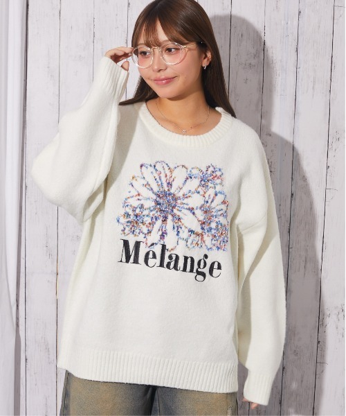 GORGE(ゴージ)の「《テープヤーン×ロゴ刺繍》レディース ニット プルオーバー 花柄モチーフ 秋冬(ニット/セーター・レディース・ネイビー/レッド/グレー/アイボリー・F)」の2枚目の写真