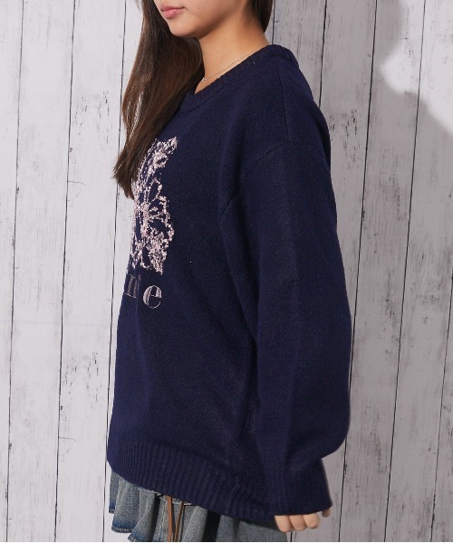 GORGE(ゴージ)の「《テープヤーン×ロゴ刺繍》レディース ニット プルオーバー 花柄モチーフ 秋冬(ニット/セーター・レディース・ネイビー/レッド/グレー/アイボリー・F)」の13枚目の写真