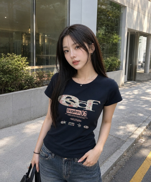 ESCAPEFROM(エスケープフロム)の「フラワーESCFロゴコラージュプリントスリムフィット半袖ブラック(Tシャツ/カットソー・レディース・その他・MEDIUM/LARGE)」の1枚目の写真