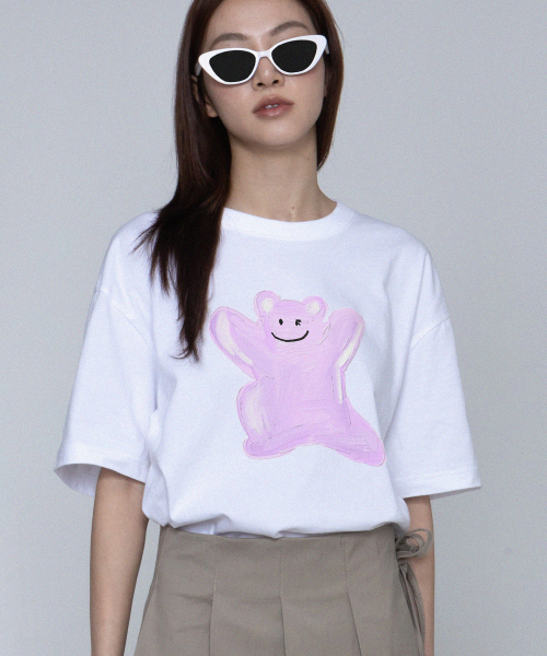 GRAVER（グレーバー）の「[ユニセックス]ピンクペインティングビッグベアスマイル半袖Tシャツ_ホワイト（Tシャツ/カットソー・レディース・ホワイト・SMALL/MEDIUM/LARGE/X-LARGE）」の3枚目の写真