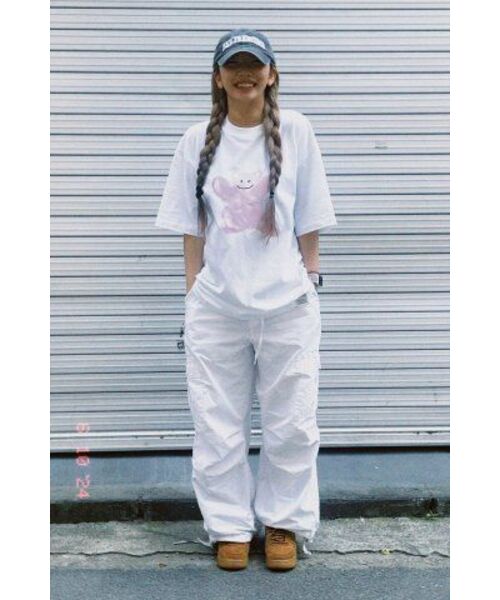 GRAVER（グレーバー）の「[ユニセックス]ピンクペインティングビッグベアスマイル半袖Tシャツ_ホワイト（Tシャツ/カットソー・レディース・ホワイト・SMALL/MEDIUM/LARGE/X-LARGE）」の6枚目の写真