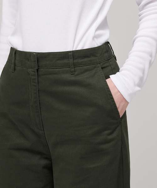 MUSINSA STANDARD WOMAN（ムシンサスタンダードウーマン）の「レディースワイドチノパンツ[カーキ]（その他パンツ・レディース・その他・30/24/25/26/27/28/29）」の5枚目の写真