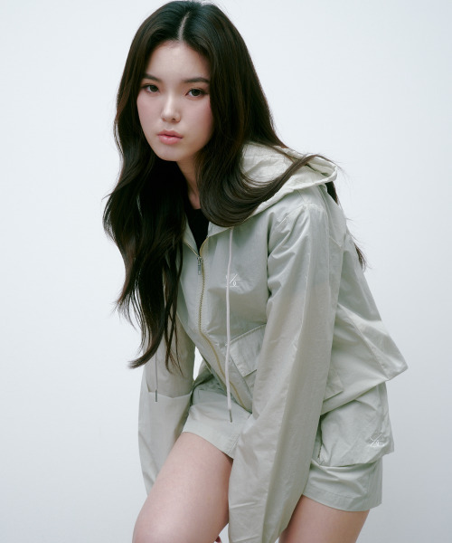 アウトポケットナイロンフードジップアップライトベージュ4W241Y001