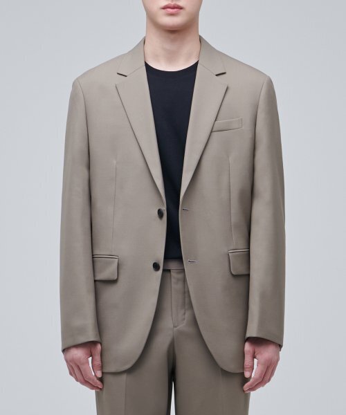 MUSINSA STANDARD(ムシンサスタンダード)の「ウールブレンドリラックスベーシックブレザー【ダスティベージュ】(テーラードジャケット・メンズ・その他・MEDIUM/LARGE/X-LARGE/XX-LARGE)」の2枚目の写真