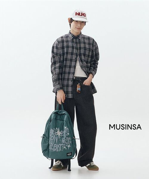 IUGAMAKARAS(イウガマカラス)の「Printed Hidden Pocket Backpack (Green)(バックパック/リュック・レディース・その他・FREE)」の2枚目の写真