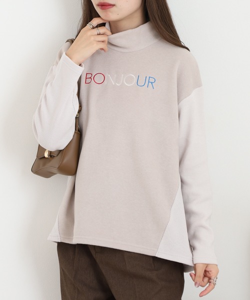 BRODIAEA(ブローディア)の「BRODIAEA 素材切り替えボトルネックロゴプルオーバー 日本製(Tシャツ/カットソー・レディース・グレイッシュベージュ/グレー/キャメル/ネイビー・40)」の1枚目の写真