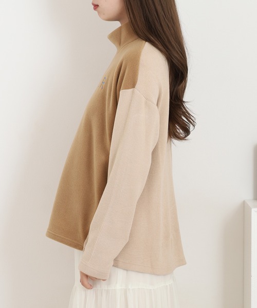 BRODIAEA(ブローディア)の「BRODIAEA 素材切り替えボトルネックロゴプルオーバー 日本製(Tシャツ/カットソー・レディース・グレイッシュベージュ/グレー/キャメル/ネイビー・40)」の5枚目の写真