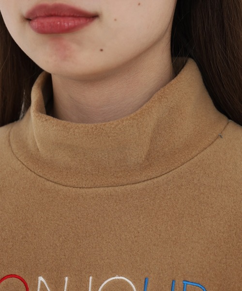 BRODIAEA(ブローディア)の「BRODIAEA 素材切り替えボトルネックロゴプルオーバー 日本製(Tシャツ/カットソー・レディース・グレイッシュベージュ/グレー/キャメル/ネイビー・40)」の7枚目の写真